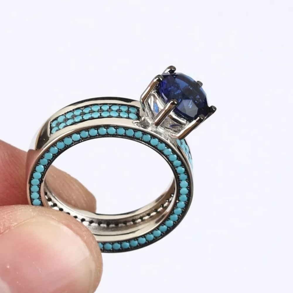 Singular cushion cut sapphire & turquoise ring sz7